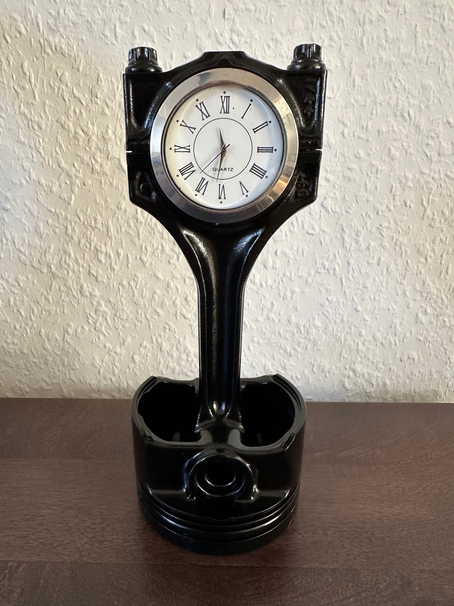 Design Uhr BMW Kolben und Pleuel