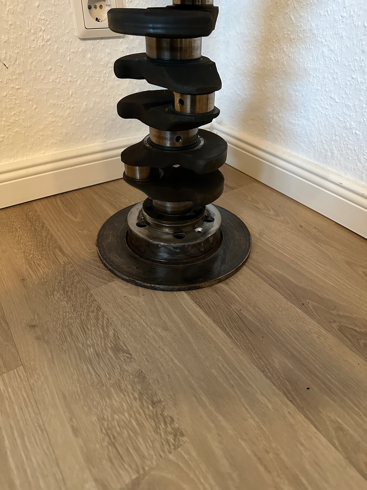 Stehtisch BMW Kurbelwelle